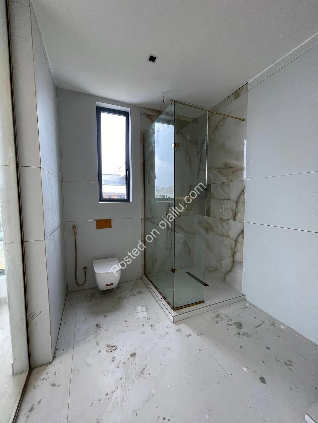 5 Bed Semi-Detached Duplex: Cinema, Gym & Pool Included