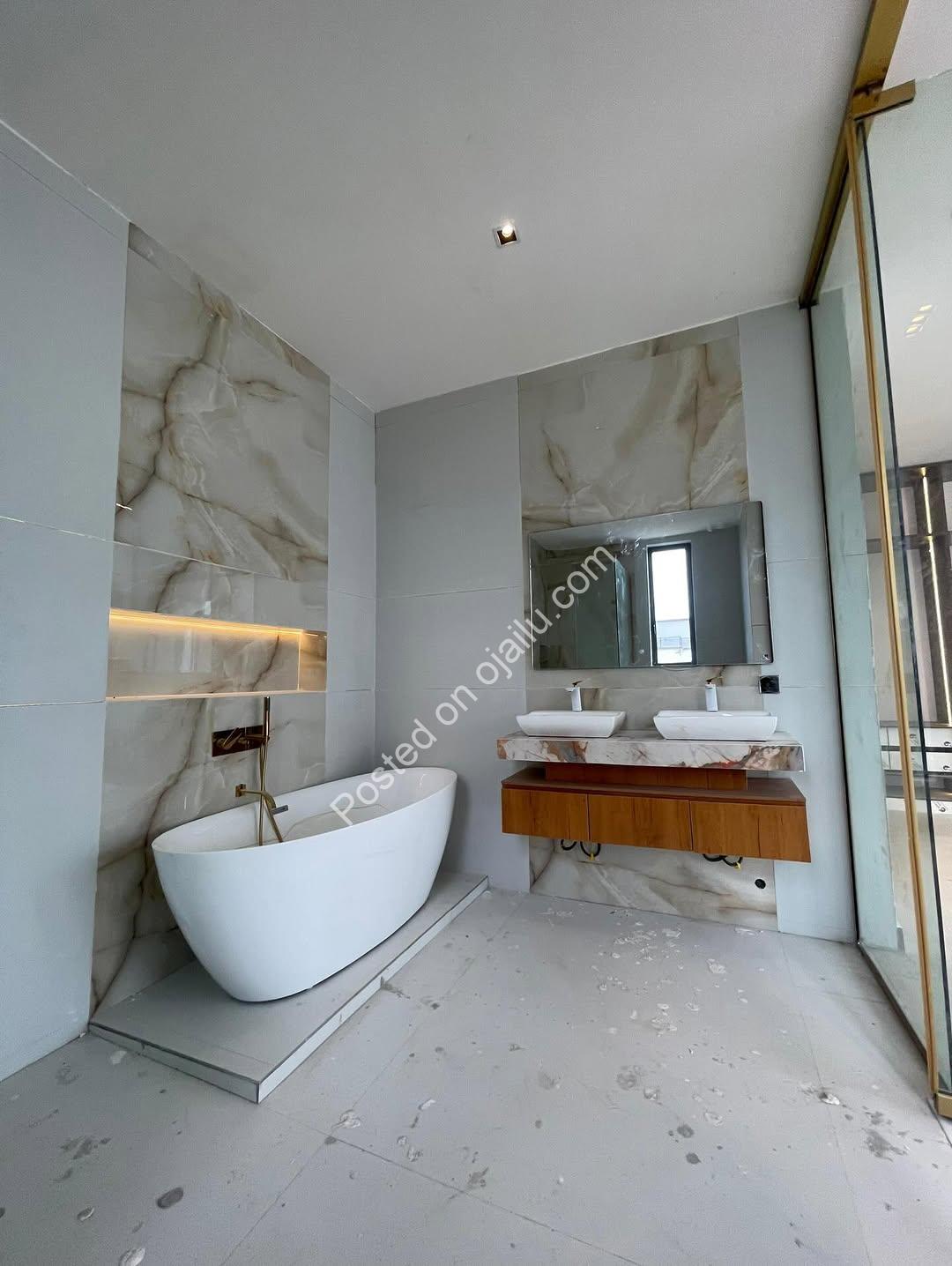 5 Bed Semi-Detached Duplex: Cinema, Gym & Pool Included