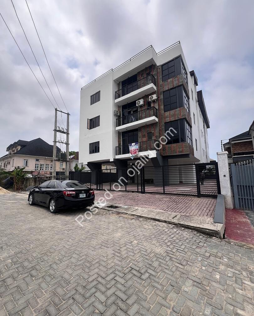 Ensuite Elegance: 2-Bed Gem in Agungi, Lekki