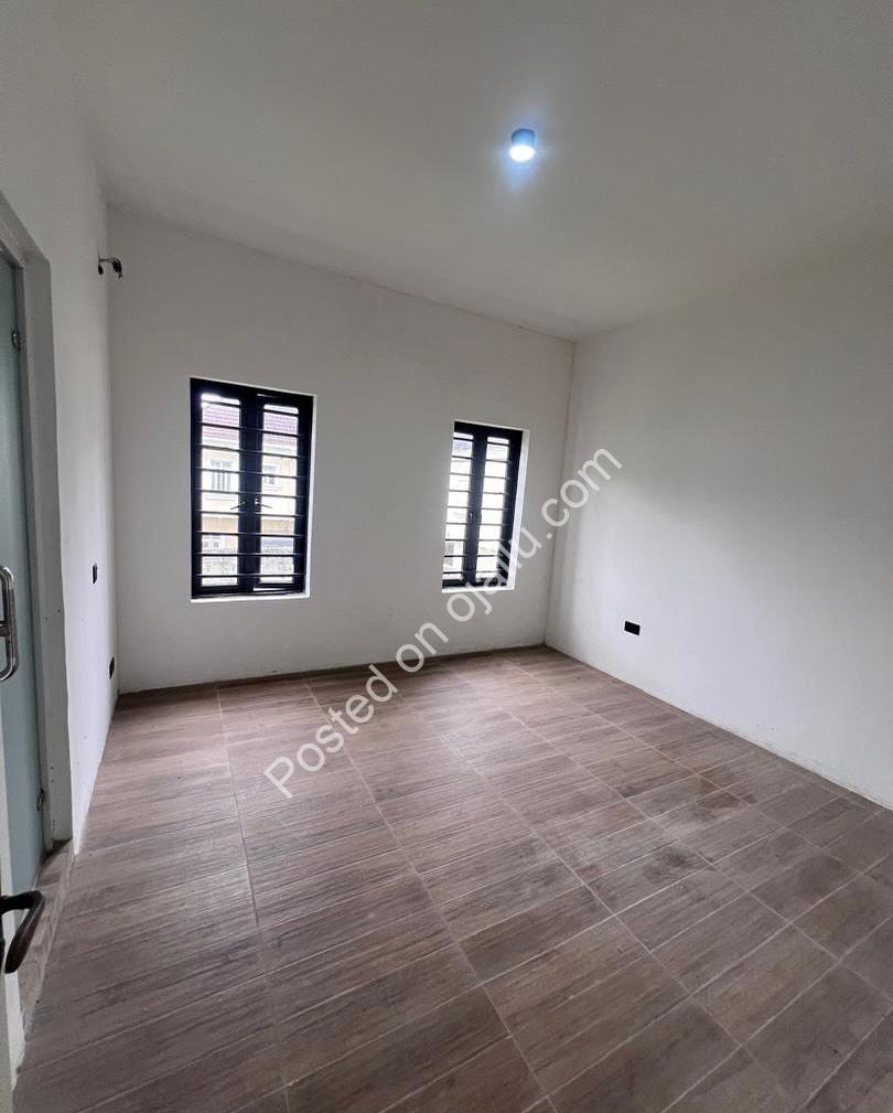 Ensuite Elegance: 2-Bed Gem in Agungi, Lekki