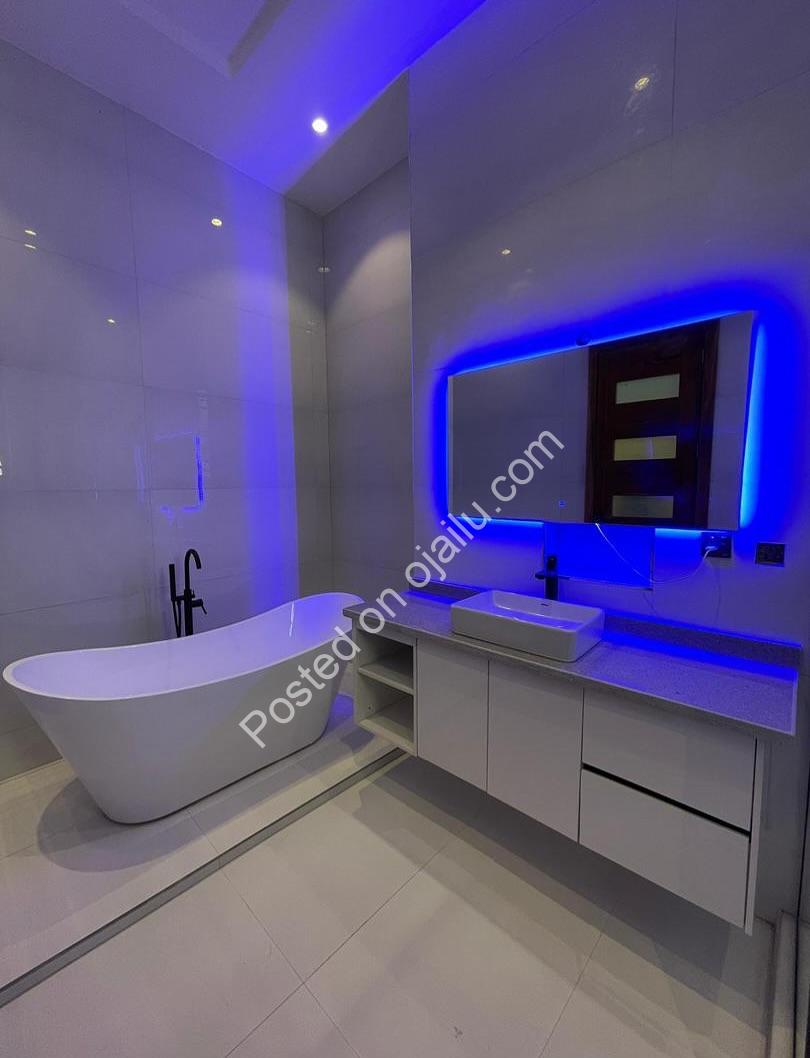 Stunning 5-Bed Duplex with Pool in Ikota