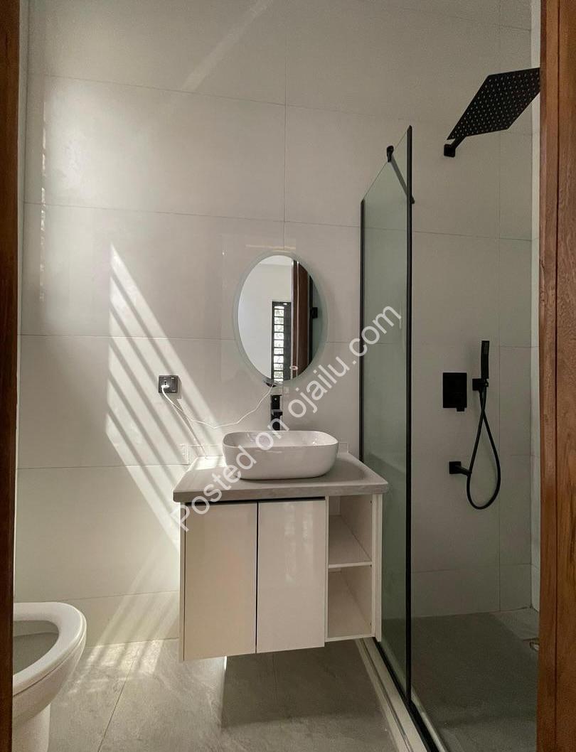 Stunning 5-Bed Duplex with Pool in Ikota