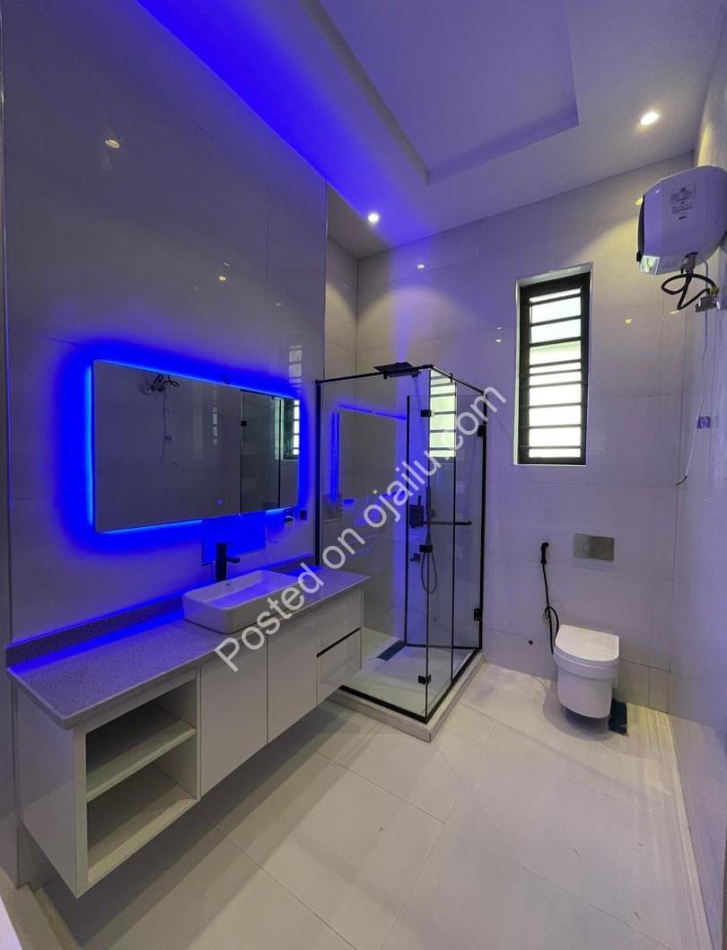 Stunning 5-Bed Duplex with Pool in Ikota