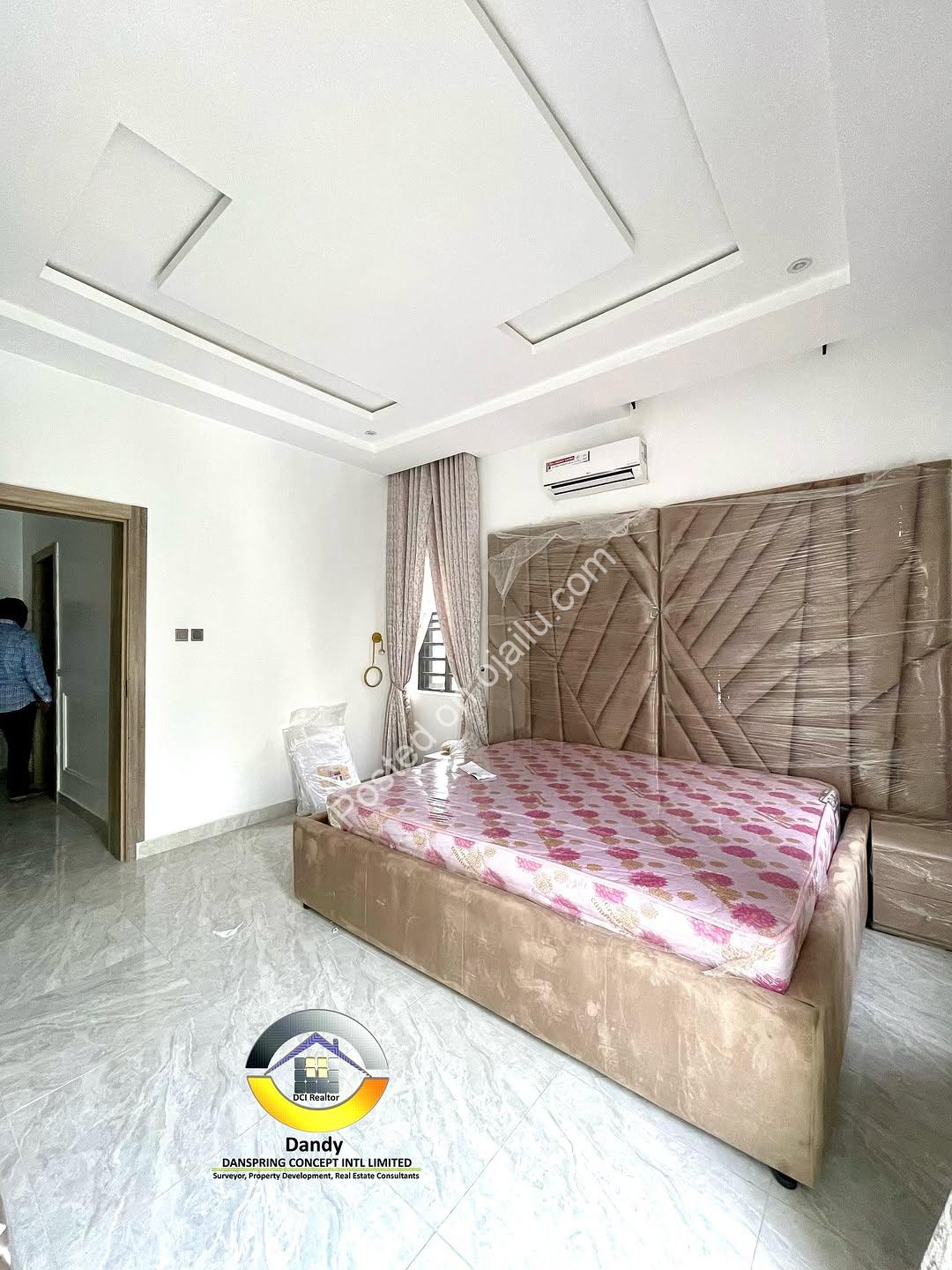 Modern 3BR Duplex with Bluetooth Sound System