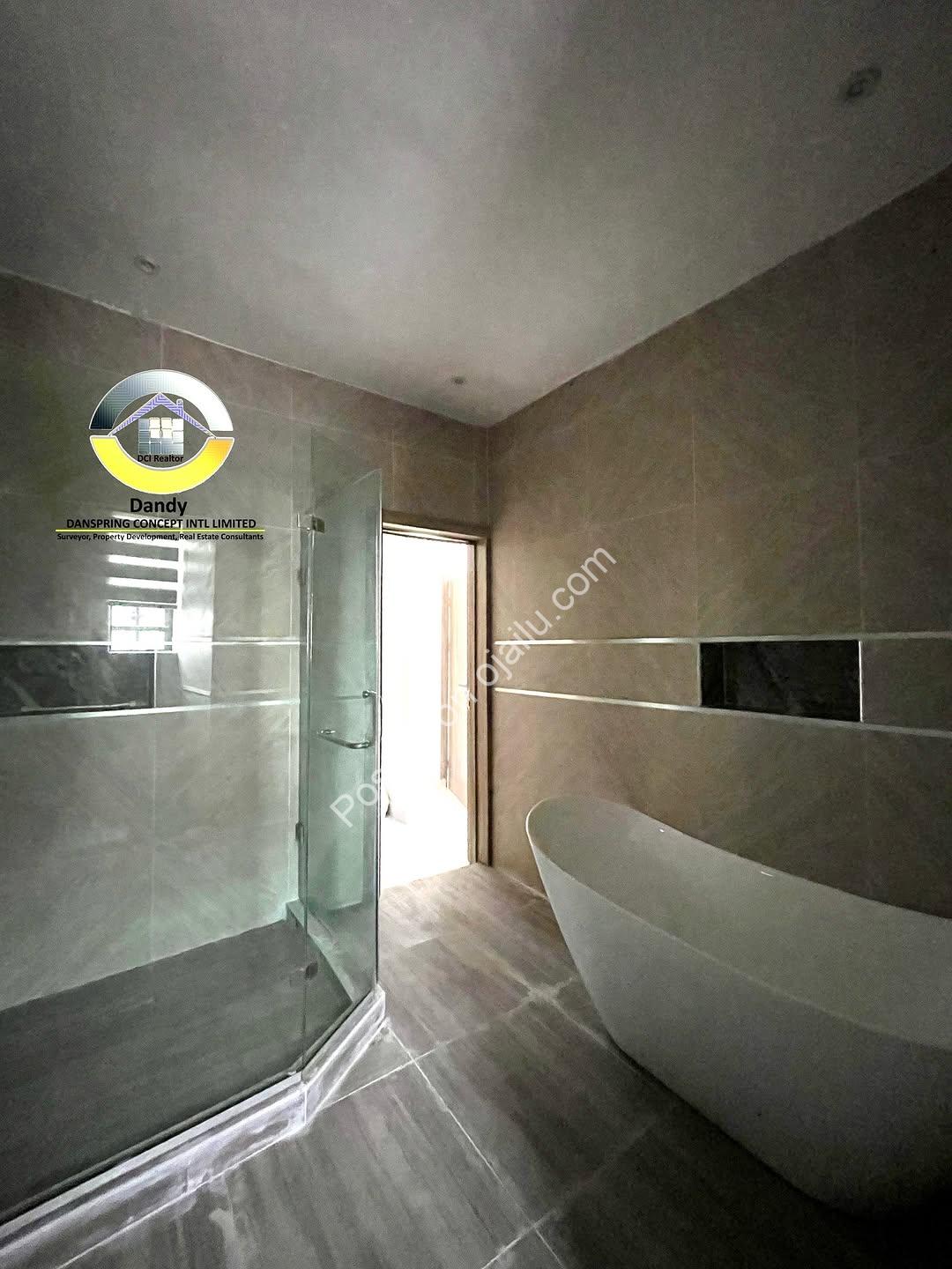 Modern 3BR Duplex with Bluetooth Sound System
