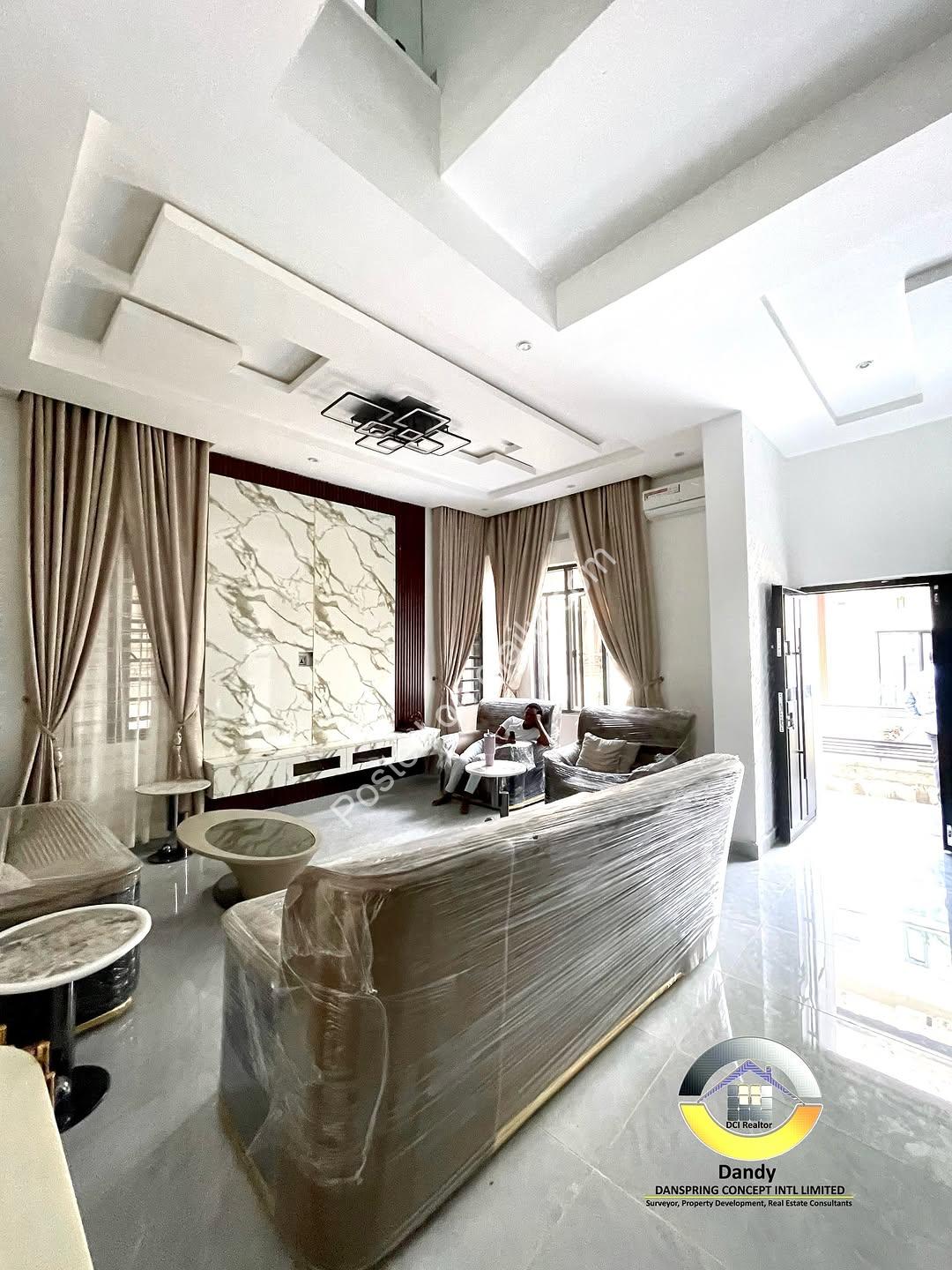 Modern 3BR Duplex with Bluetooth Sound System