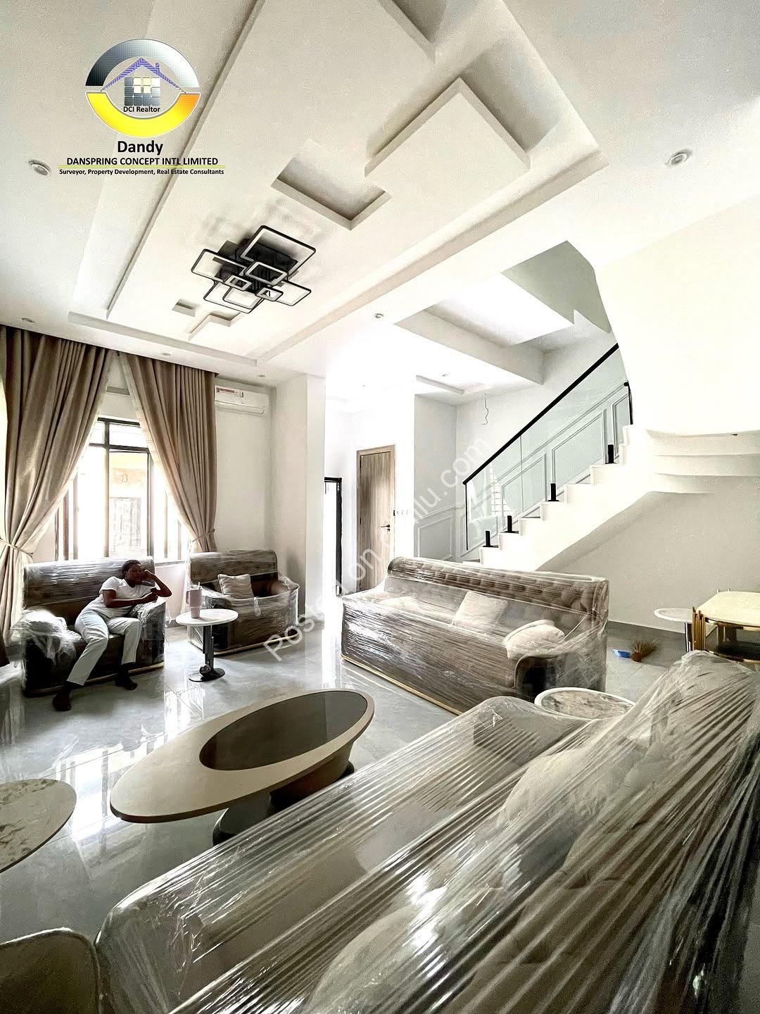 Modern 3BR Duplex with Bluetooth Sound System