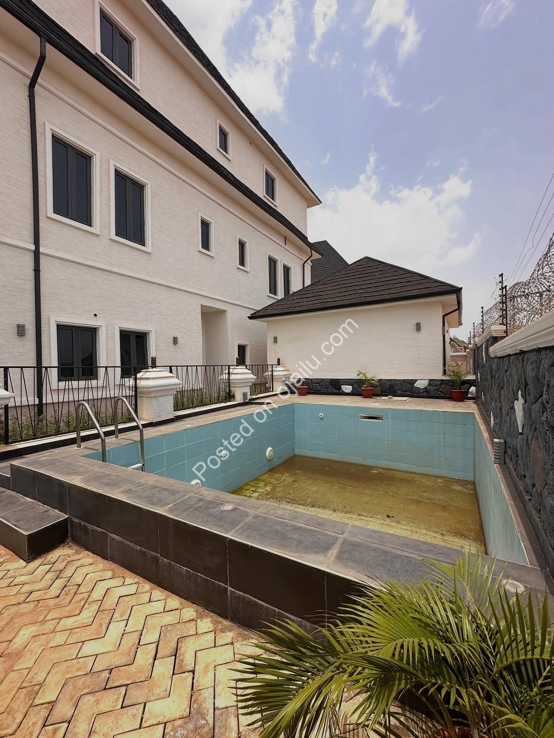 Gwarinpa’s Finest: 7-Bed Smart Home + Pool & BQ