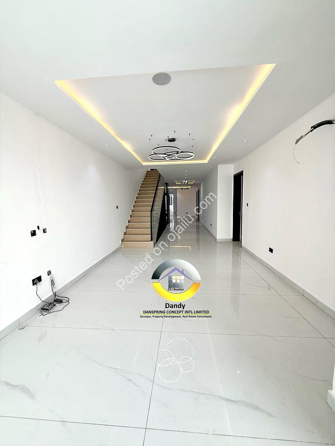 Ikate Gem: 5-Bed Duplex with Pool & Cinema