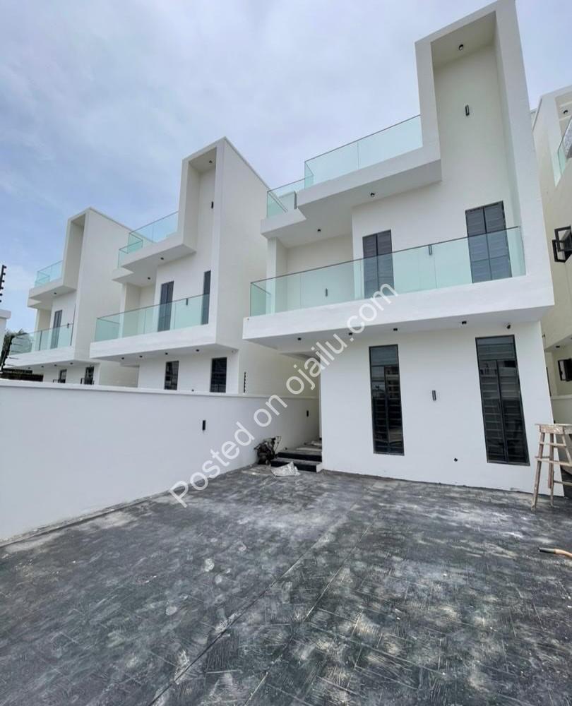 4-Bed Detached Duplex: Move-In Ready Perfection