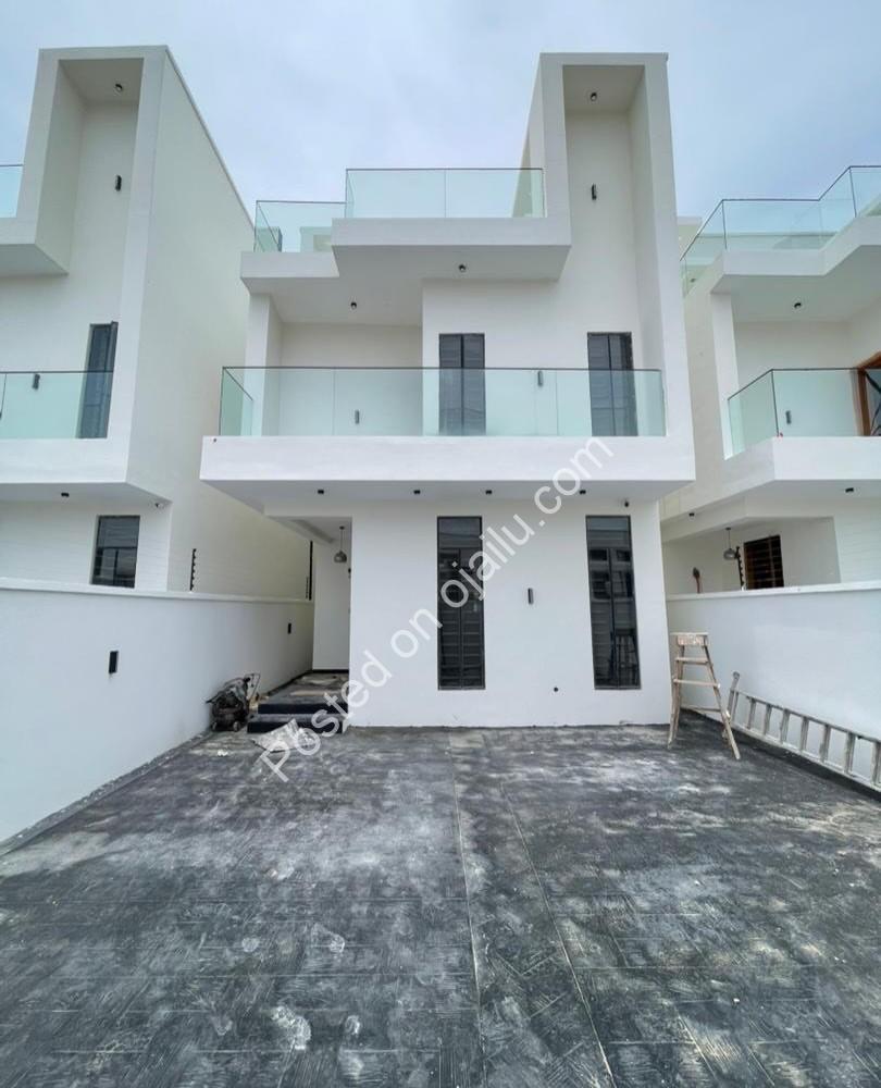 4-Bed Detached Duplex: Move-In Ready Perfection