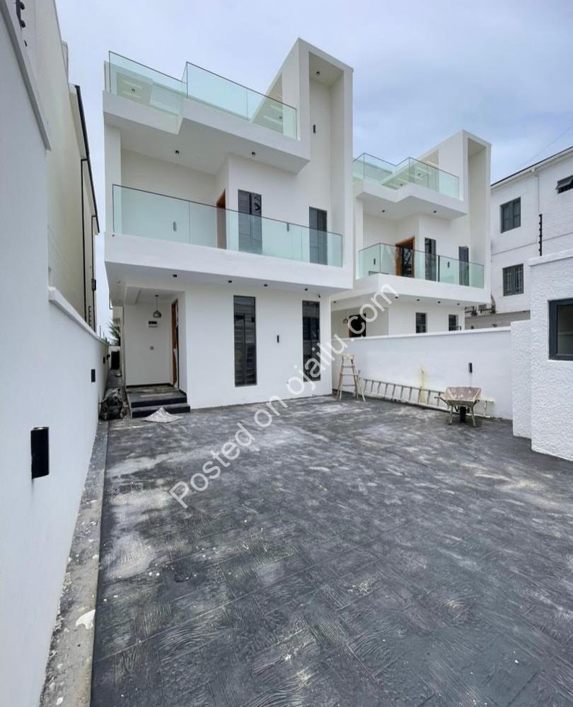 4-Bed Detached Duplex: Move-In Ready Perfection