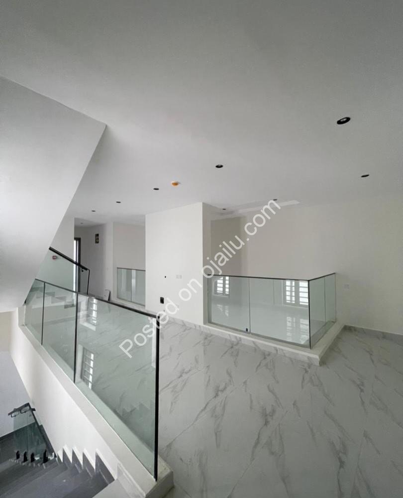 4-Bed Detached Duplex: Move-In Ready Perfection