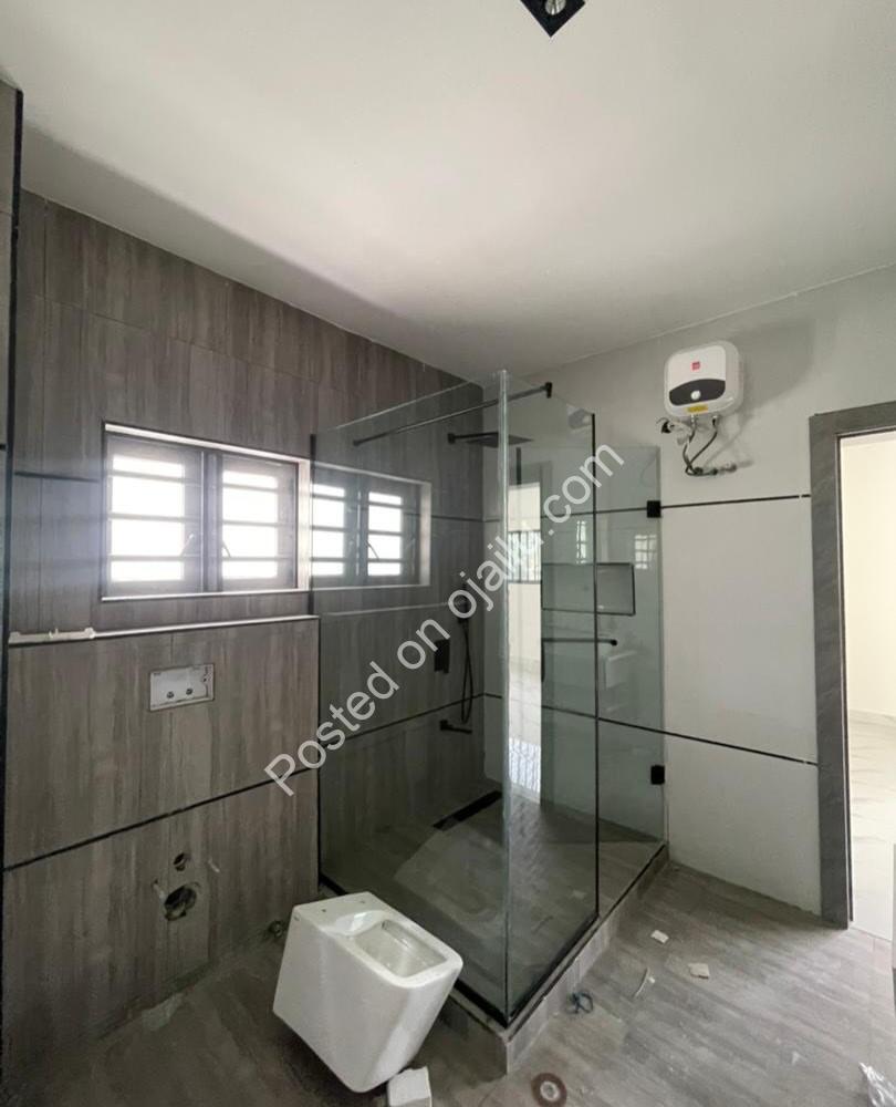 4-Bed Detached Duplex: Move-In Ready Perfection