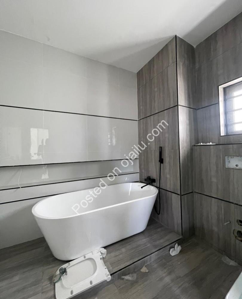 4-Bed Detached Duplex: Move-In Ready Perfection