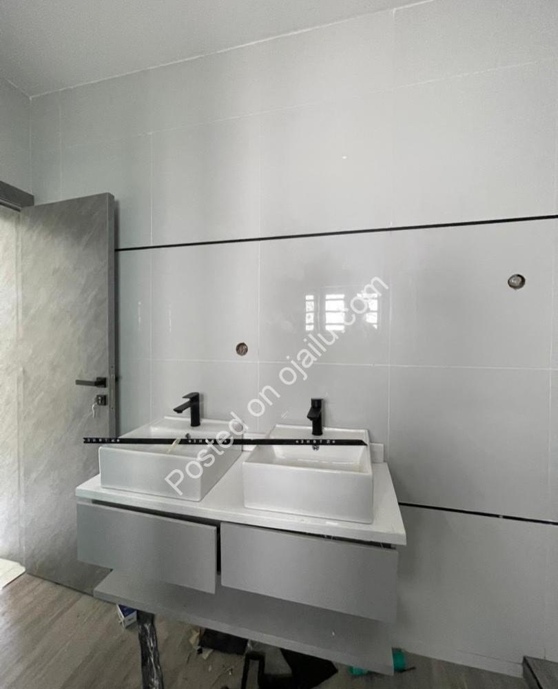 4-Bed Detached Duplex: Move-In Ready Perfection