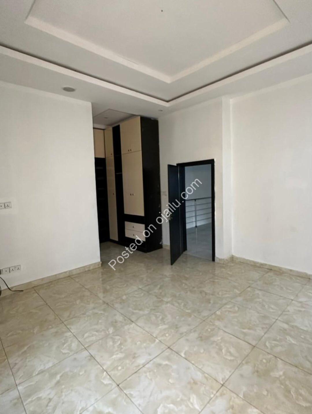 Interlocking Street Gem: 4-Bed Duplex with BQ