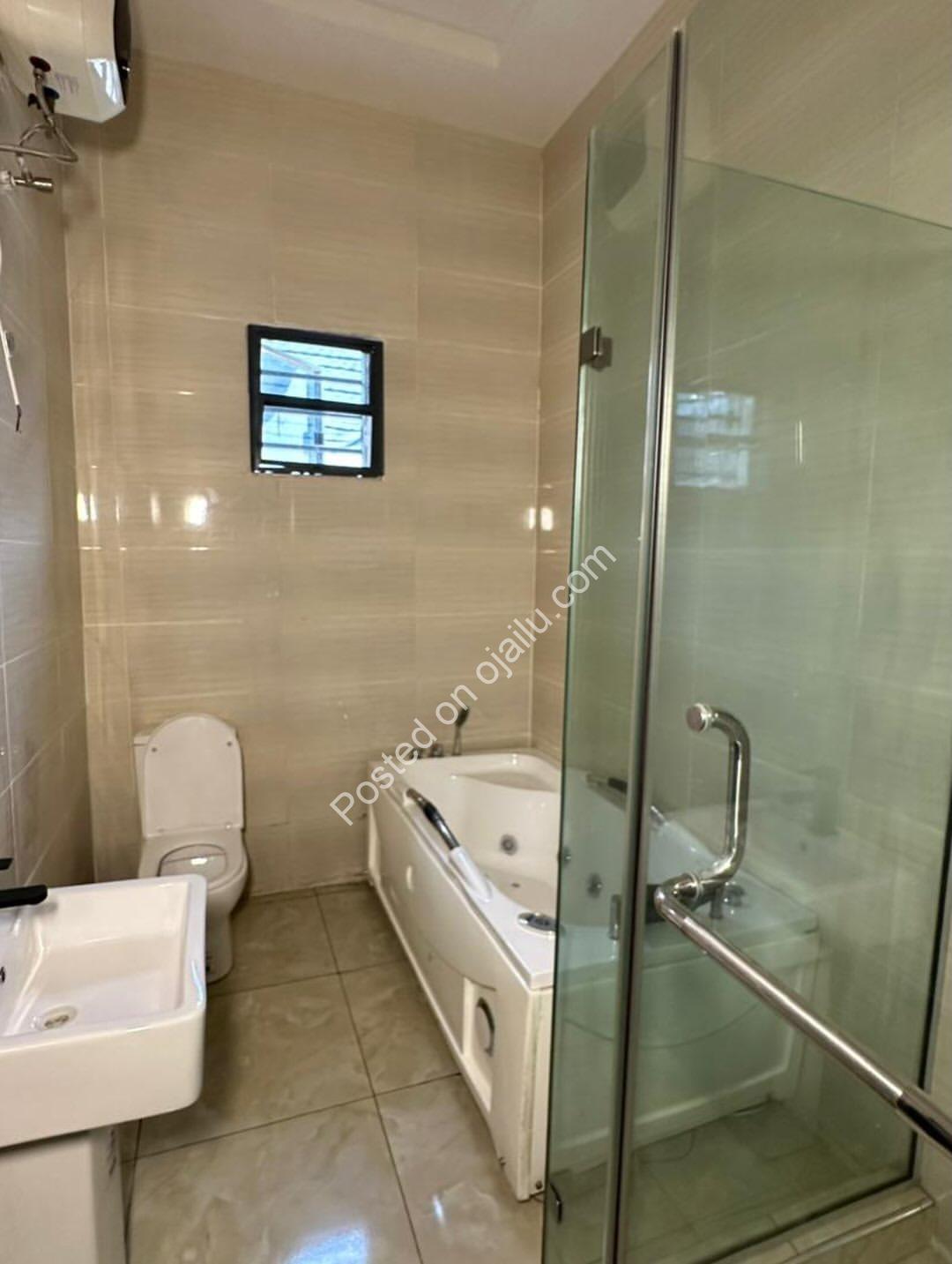 Interlocking Street Gem: 4-Bed Duplex with BQ
