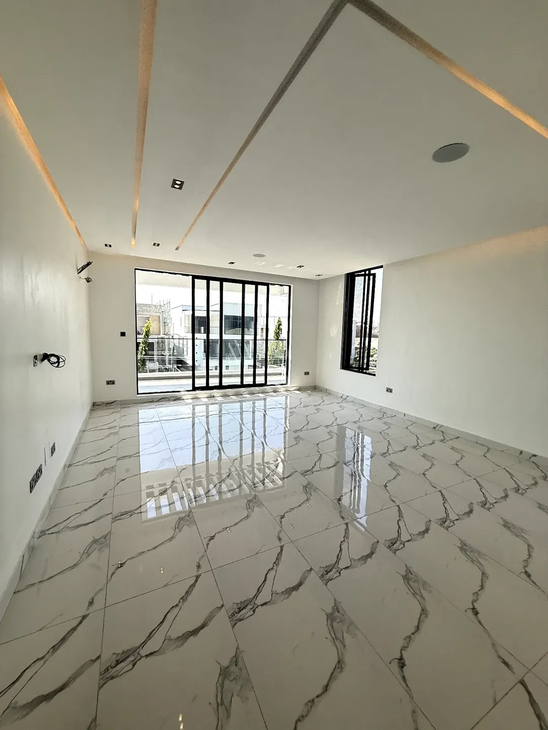 NEW! 5BR Lekki Phase 1 Mansion with Pool, Cinema & Gym