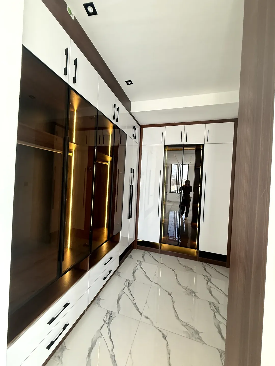 NEW! 5BR Lekki Phase 1 Mansion with Pool, Cinema & Gym