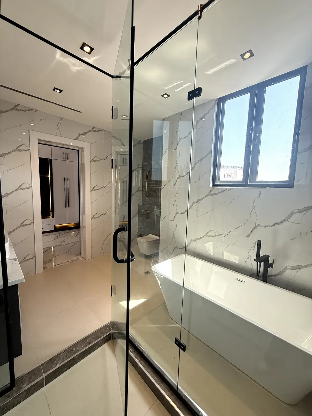 NEW! 5BR Lekki Phase 1 Mansion with Pool, Cinema & Gym