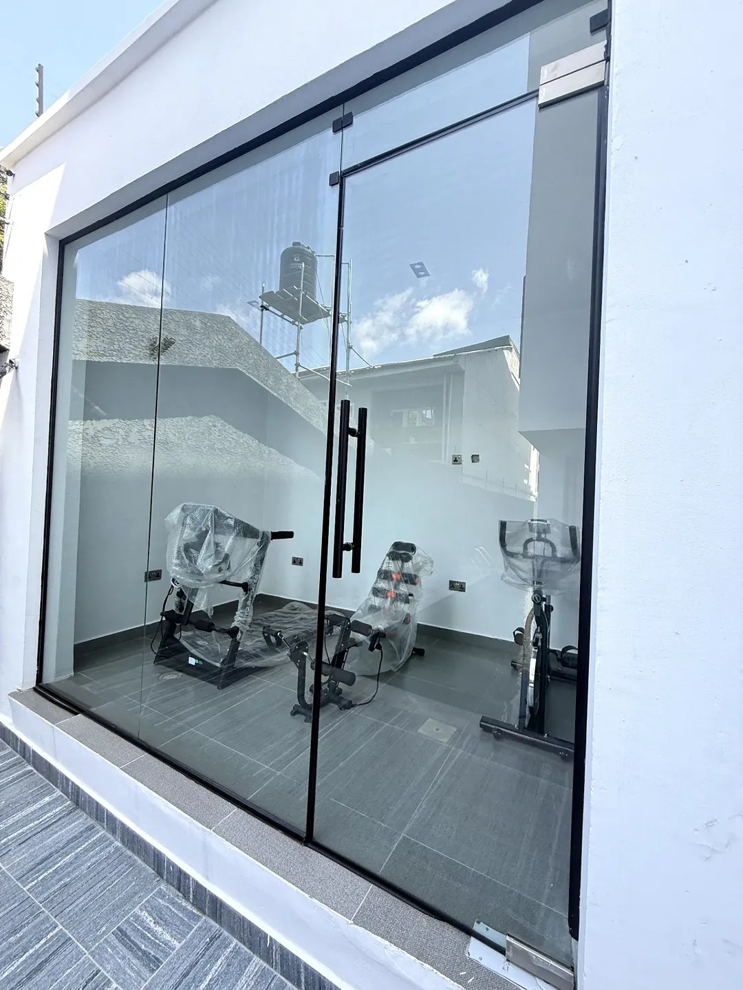 NEW! 5BR Lekki Phase 1 Mansion with Pool, Cinema & Gym