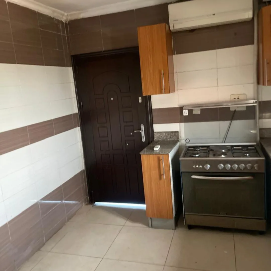 Riverside Elegance: Serviced 3-Bed + BQ with Jetty