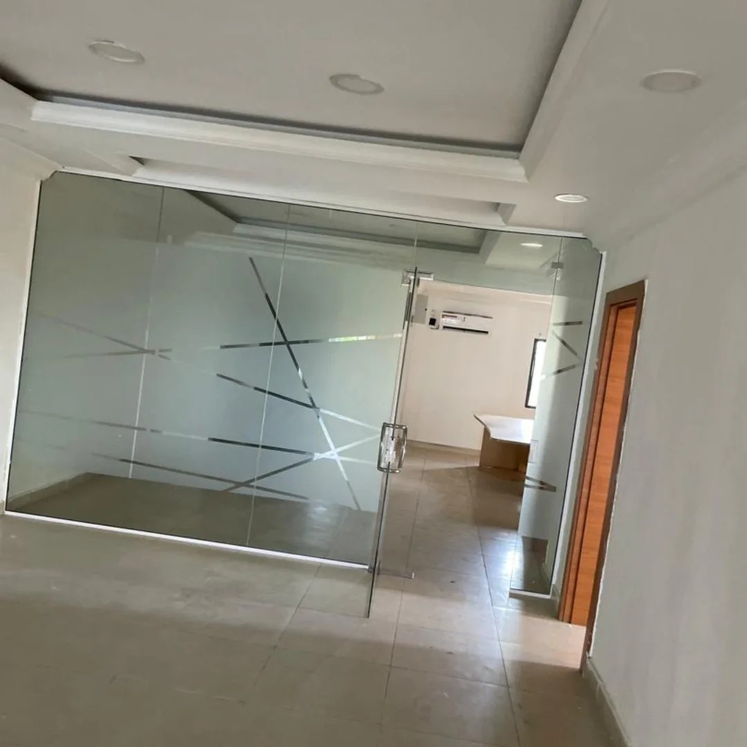 Riverside Elegance: Serviced 3-Bed + BQ with Jetty