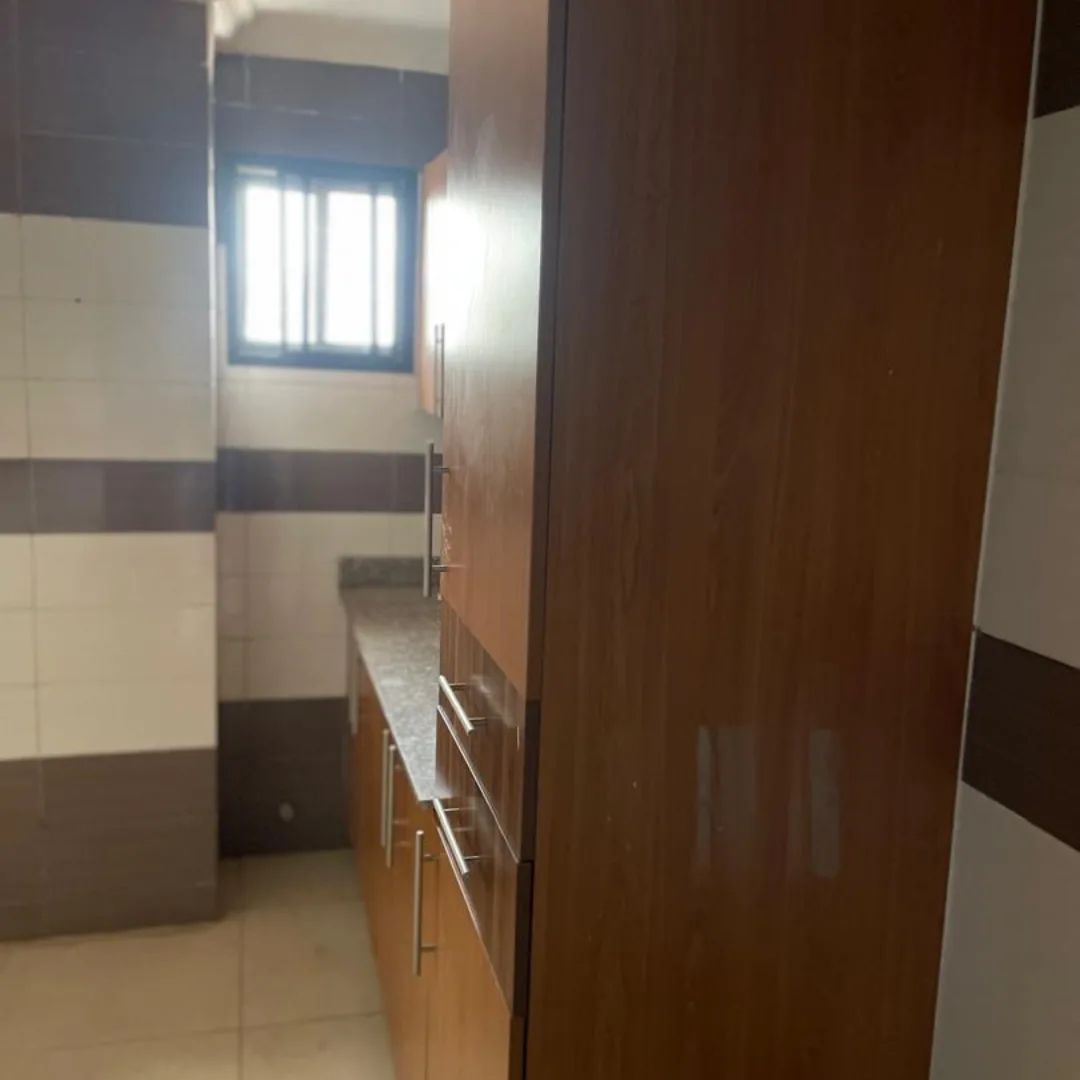 Riverside Elegance: Serviced 3-Bed + BQ with Jetty