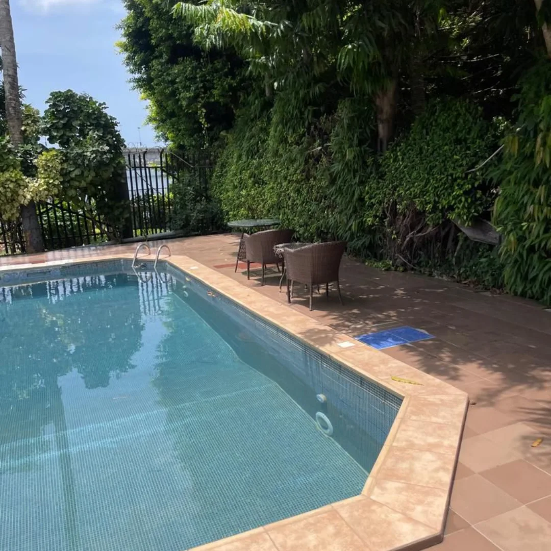 Riverside Elegance: Serviced 3-Bed + BQ with Jetty