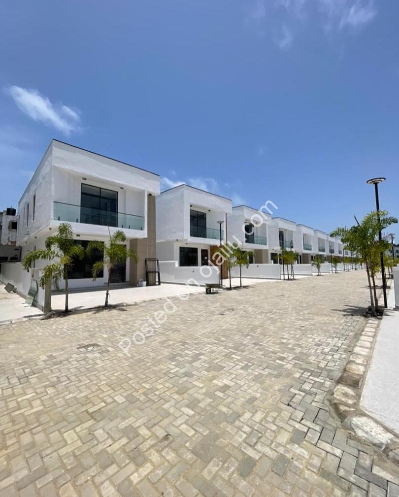 Modern Elegance: 4-Bed Duplex in Orchid Lekki