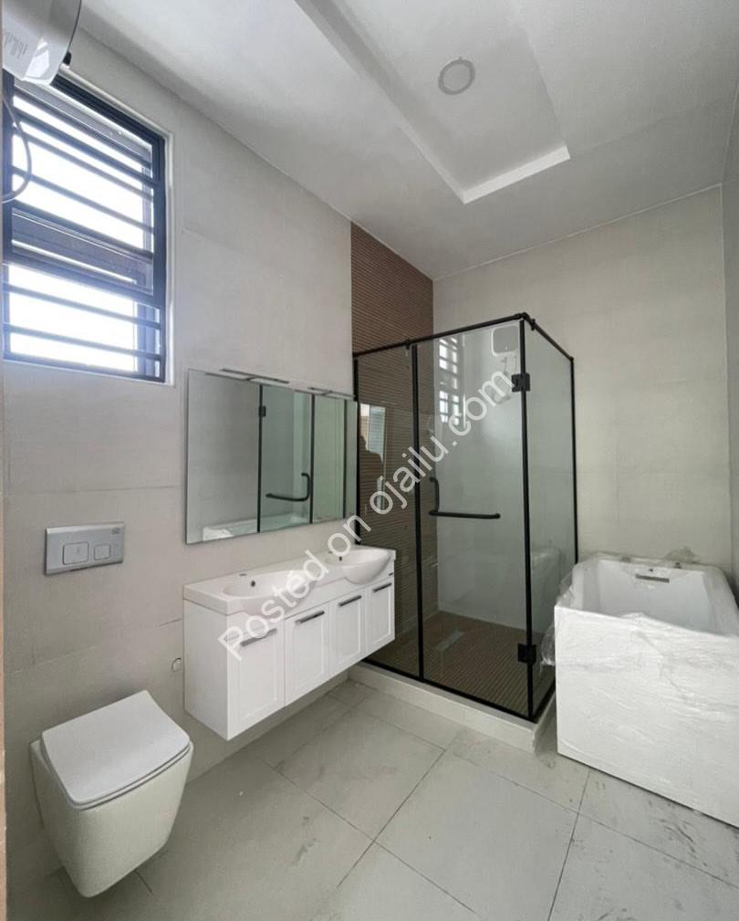 Modern Elegance: 4-Bed Duplex in Orchid Lekki