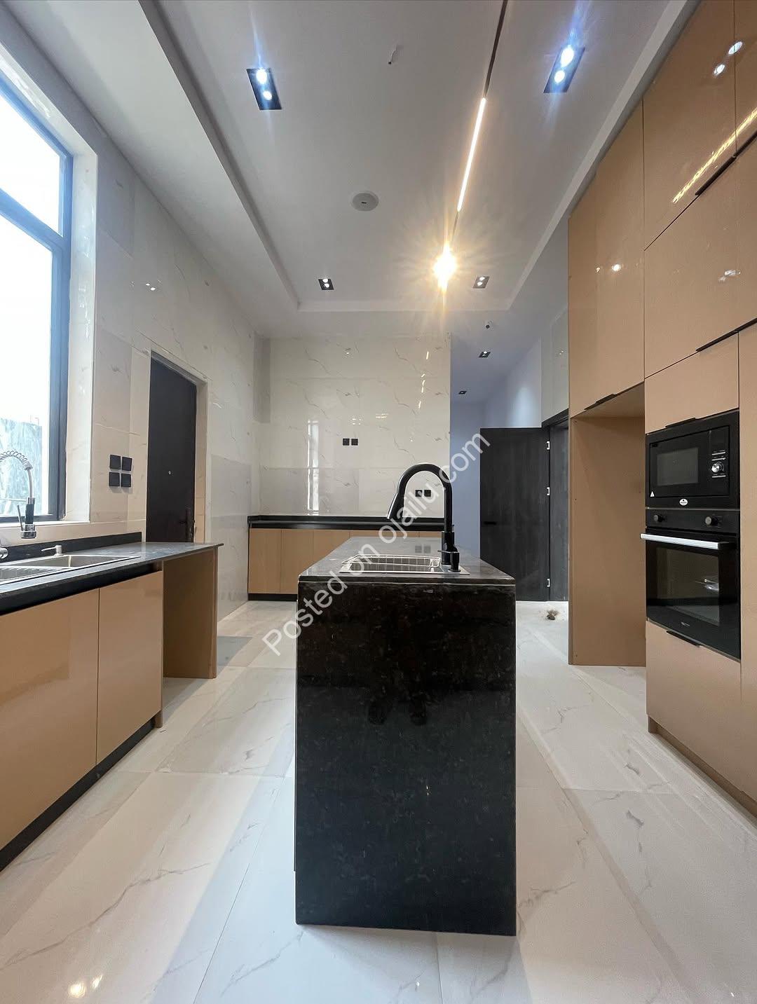 Modern 5-Bed Sanctuary w/ Pool & Bluetooth Sound