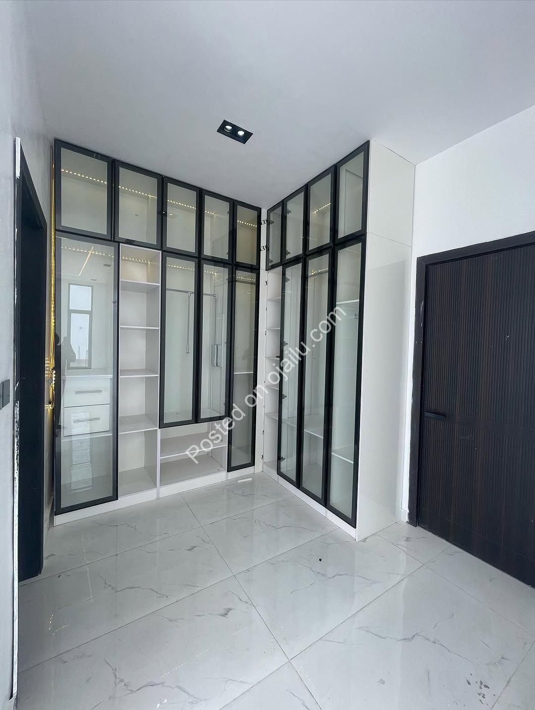 Modern 5-Bed Sanctuary w/ Pool & Bluetooth Sound