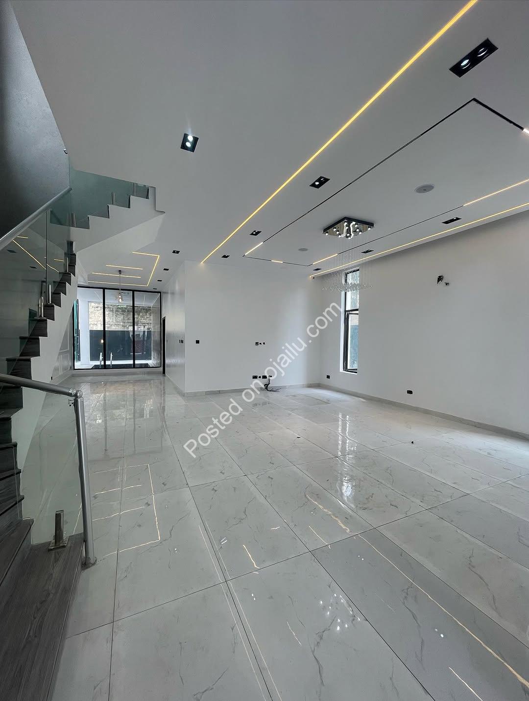Modern 5-Bed Sanctuary w/ Pool & Bluetooth Sound