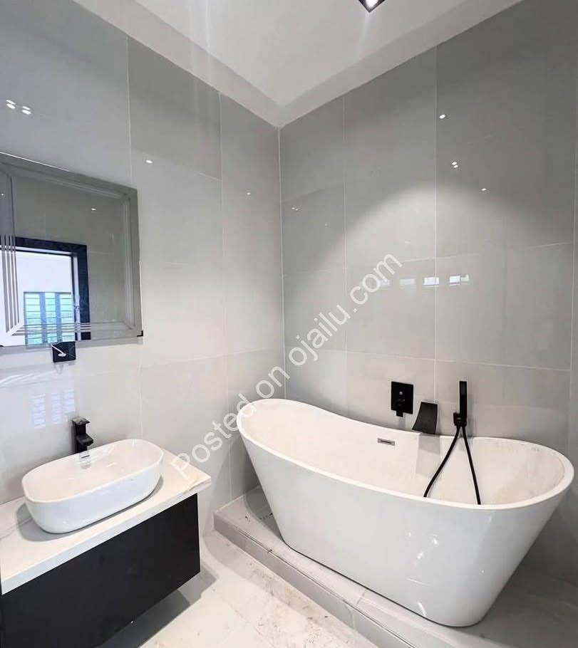 Lekki’s Most Sought-After Smart 5-Bed Duplex