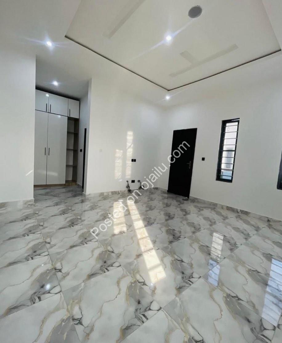 Contemporary 3-Bed Terrace in Prime Ajah Gated Estate