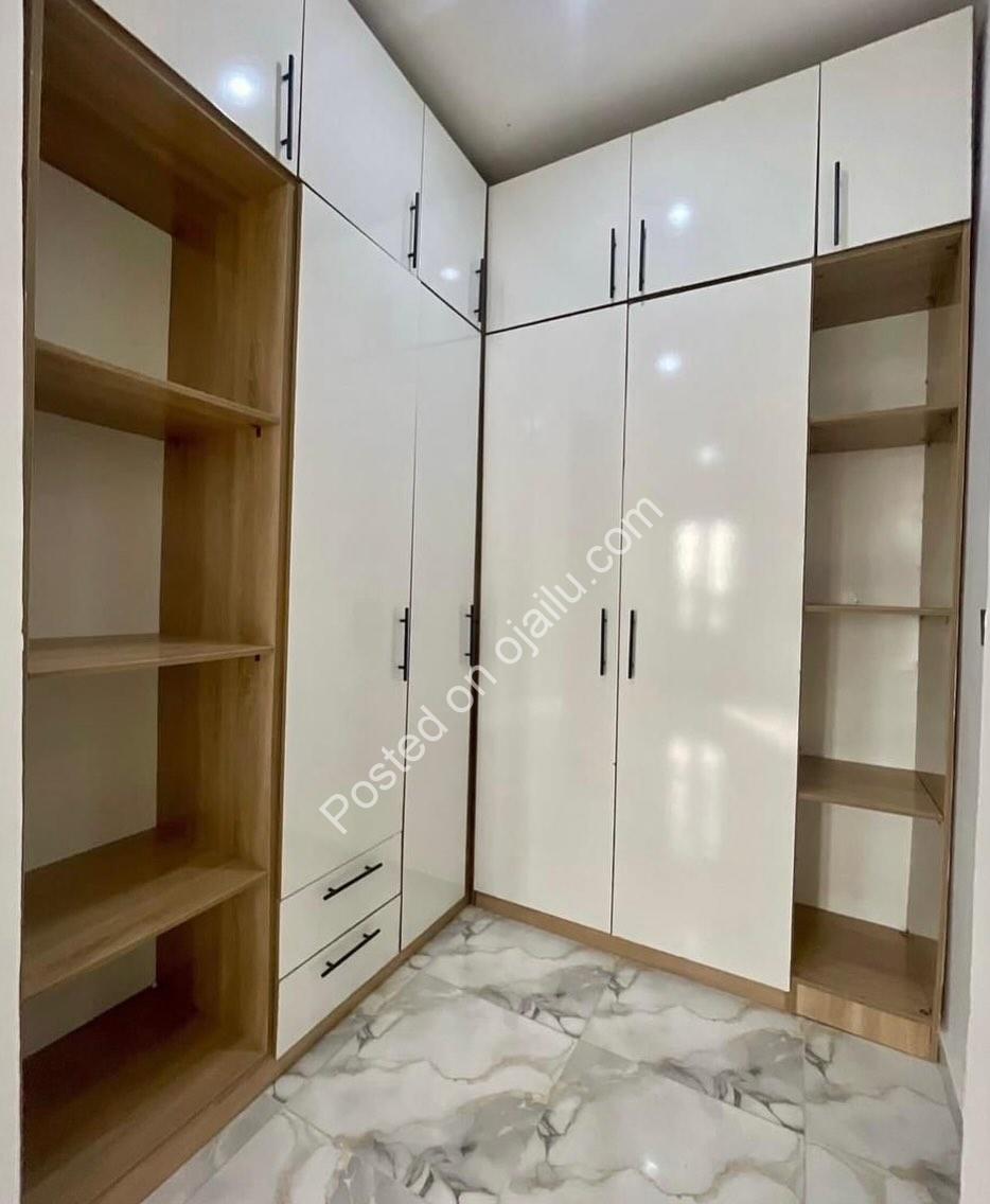 Contemporary 3-Bed Terrace in Prime Ajah Gated Estate