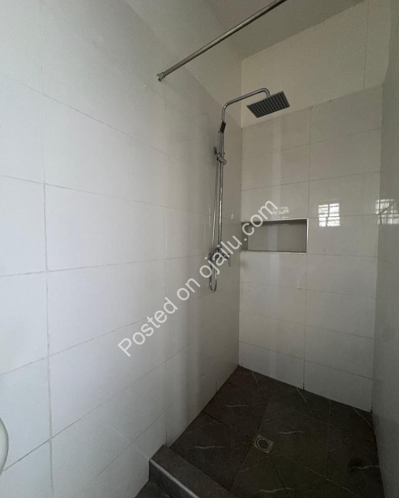 Spacious 3-Bed Lekki Home – Prime Orchid Road!