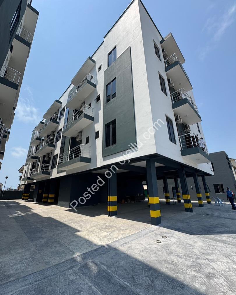 Spacious 3-Bed Lekki Home – Prime Orchid Road!