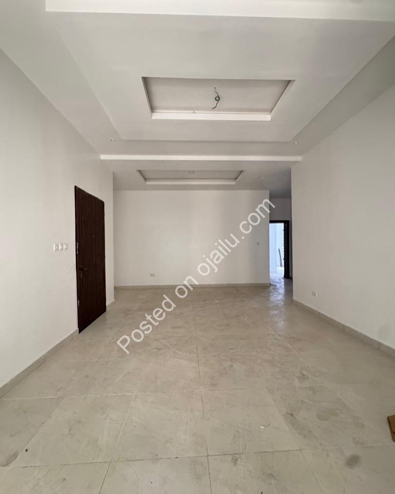Spacious 3-Bed Lekki Home – Prime Orchid Road!