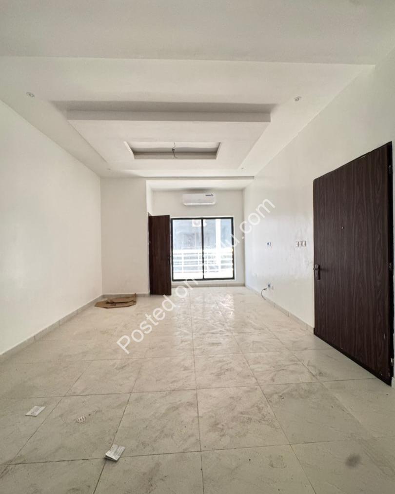 Spacious 3-Bed Lekki Home – Prime Orchid Road!