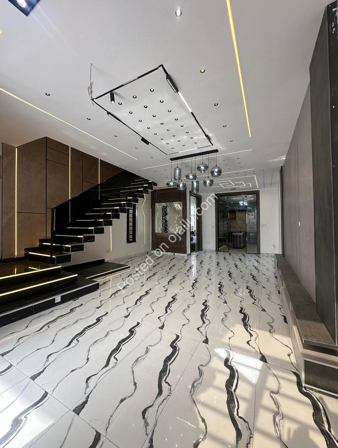 Smart Home Sanctuary: 5-Bed Ikota Gem