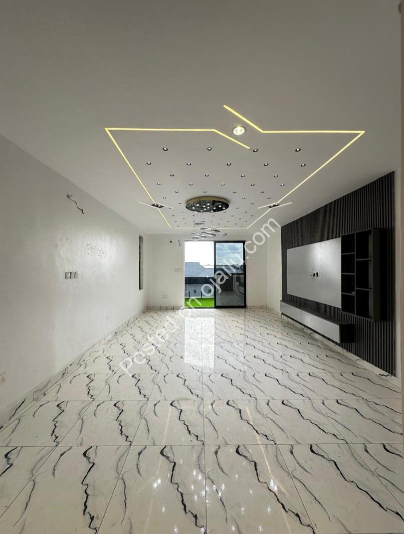 Smart Home Sanctuary: 5-Bed Ikota Gem
