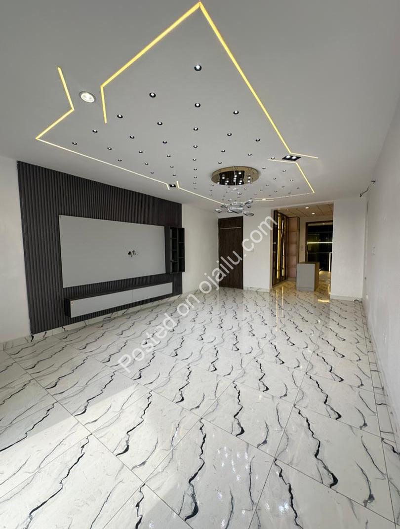 Smart Home Sanctuary: 5-Bed Ikota Gem