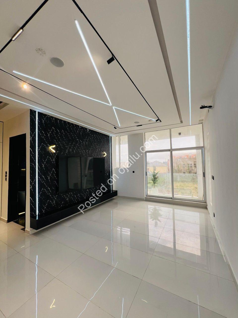 5-Bed Ensuite Haven With Pool in Ologolo