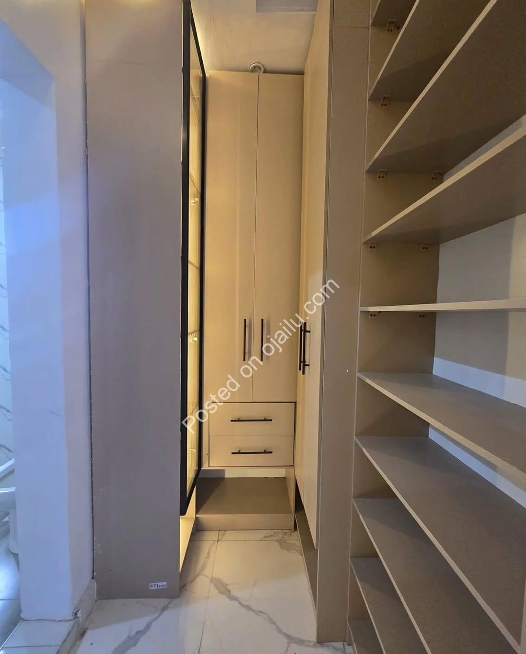 Your Private Compound: 4 Ensuite Bedrooms in Ogudu