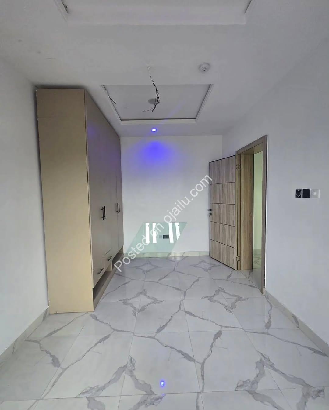Your Private Compound: 4 Ensuite Bedrooms in Ogudu