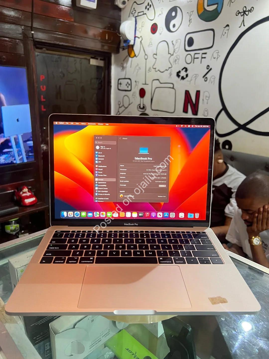8GB RAM MacBook Pro 2017 – Smooth & Budgeted! 370k