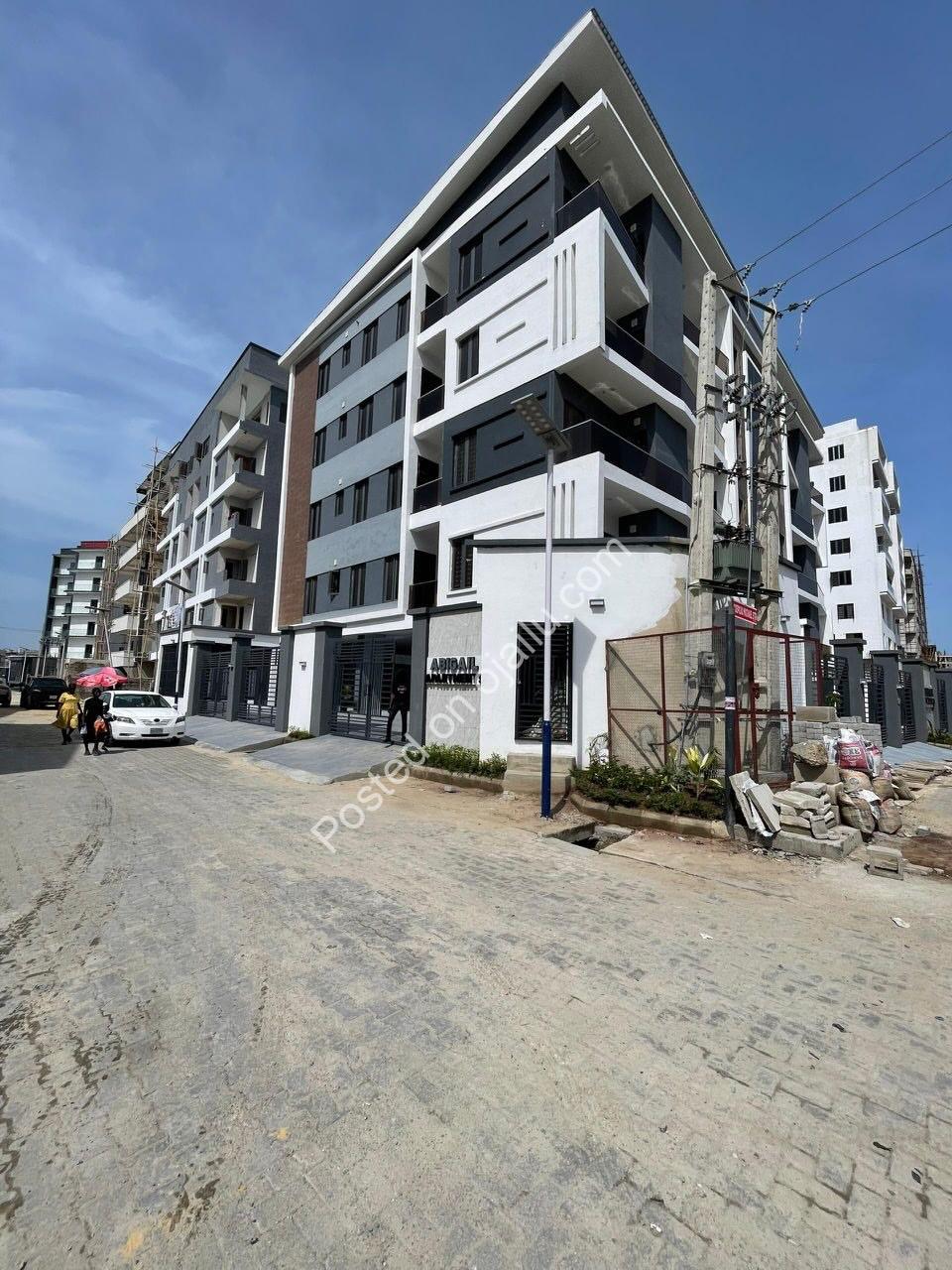 Act Now: 4-Bed Lekki Beauty with Cinema!
